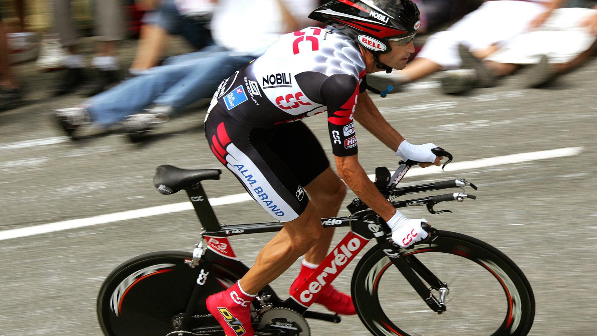 世界杯外围赛进入白热化，各国争夺宝贵出线名额